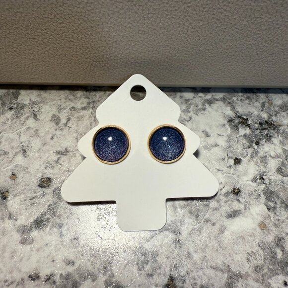 Pearly Blue Stud - Picture 1 of 1